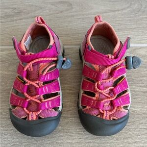 Girl Keen sandals size 10
